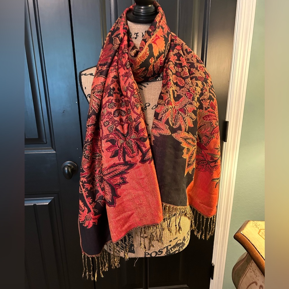 💕 NWOT Pashmina Corral and Black Wrap Scarf Simply Stunning